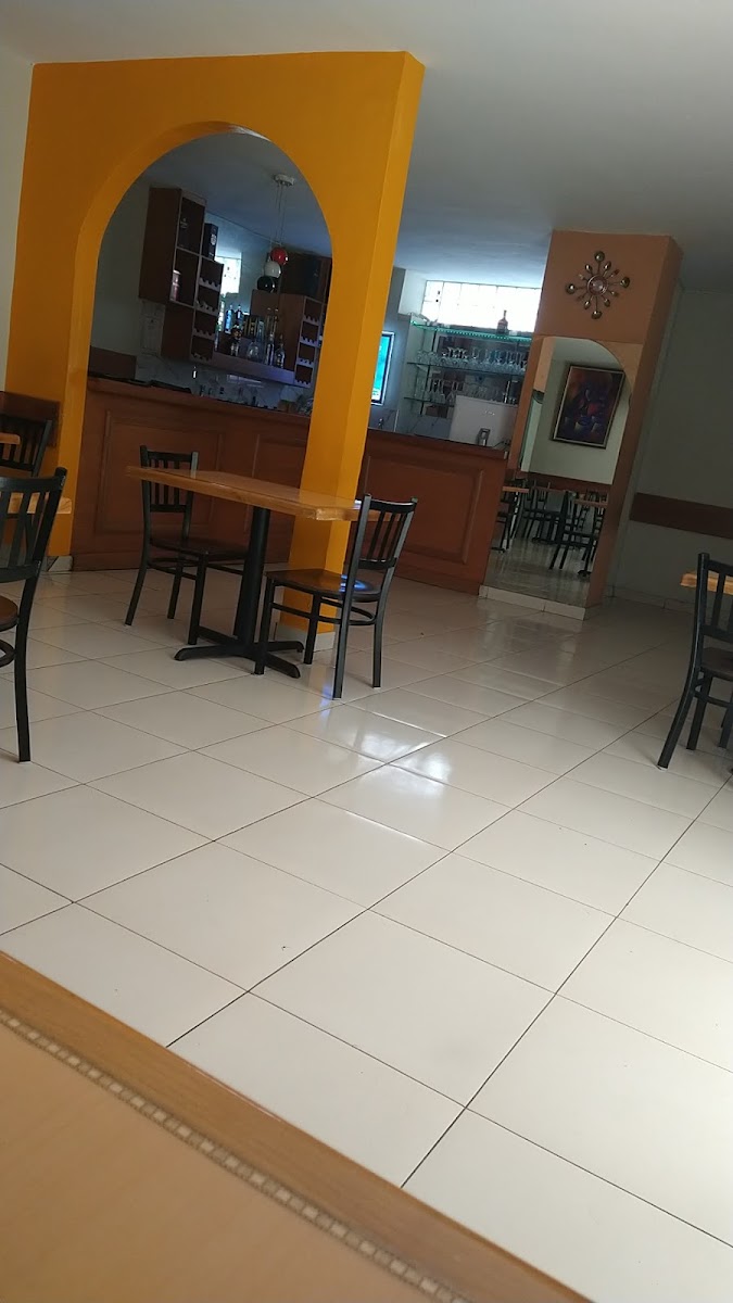 Entre Nous Restaurant-4